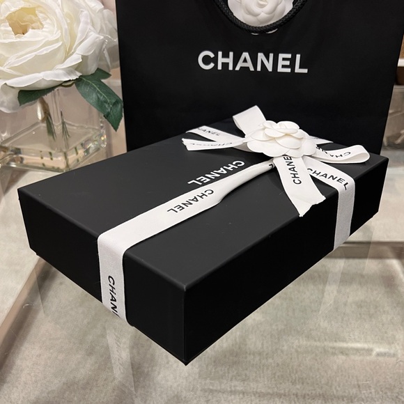 Chanel Gift Box Set - Picture 4 of 12